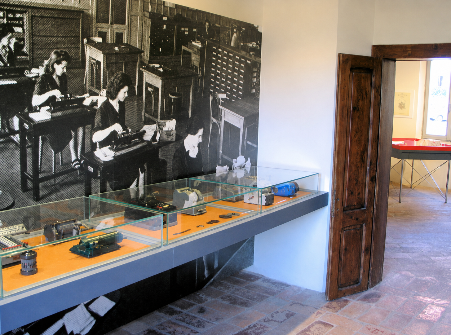 Calcolatrici meccaniche piccole esposte al museo