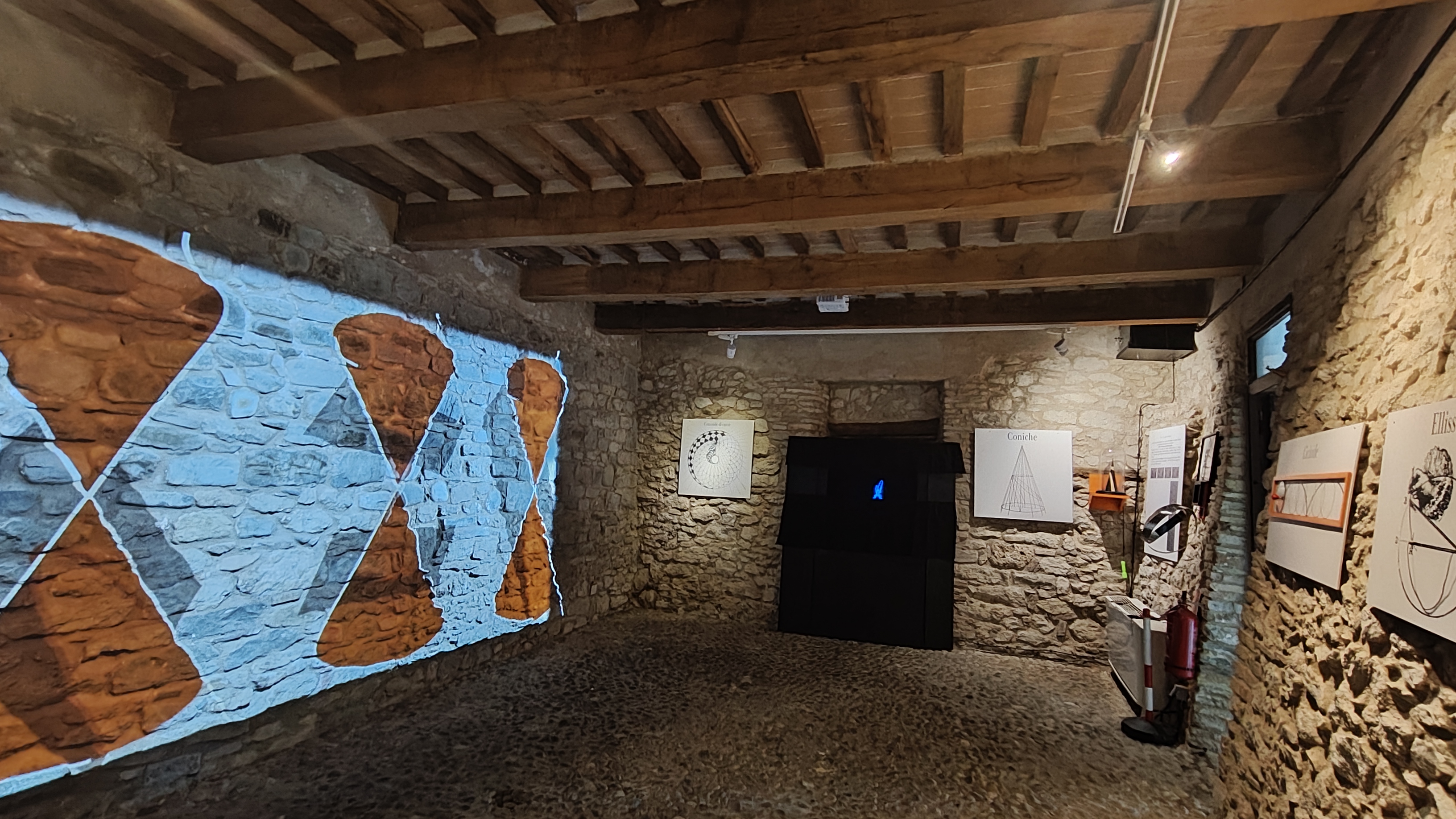 Installations and hologram in the mathematical curves gallery